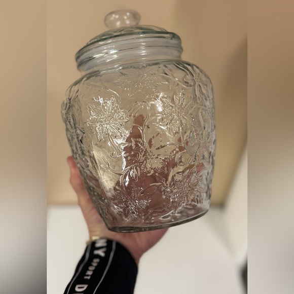 Vintage Princess House Fantasia
Medium 8.25” Poinsettia Flower Design Glass - Picture 2 of 6